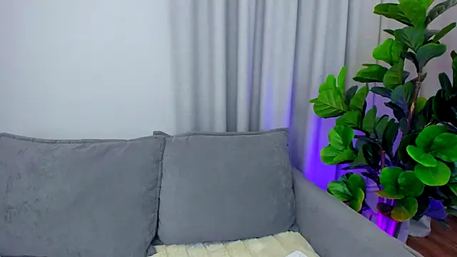 Snapshot of sexyangeloux chatting on 09/17/25, 09:05 sexyangeloux online show from 09/17/25, 09:05