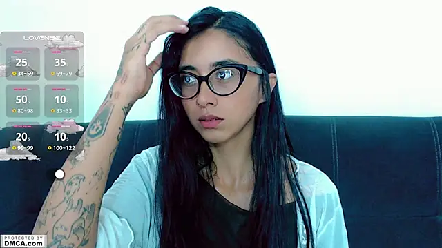 Snapshot of missari_054 chatting on 11/19/25, 09:42 missari 054 online show from 11/19/25, 09:42