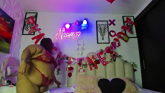 Snapshot of NaomiAsha chatting on 02/14/25, 08:15 NaomiAsha online show from 02/14/25, 08:15
