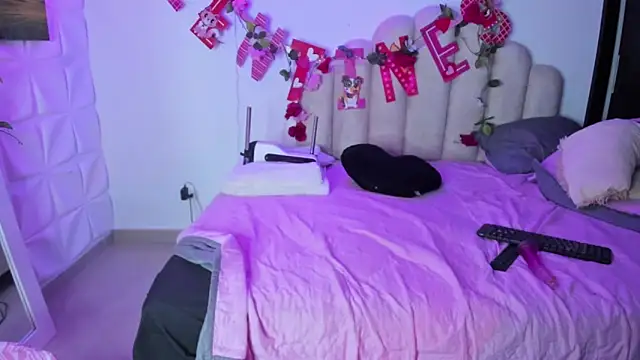 Snapshot of NaomiAsha chatting on 02/20/25, 01:14 NaomiAsha online show from 02/20/25, 01:14