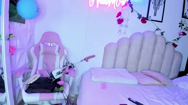 Snapshot of NaomiAsha chatting on 03/15/25, 07:38 NaomiAsha online show from 03/15/25, 07:38