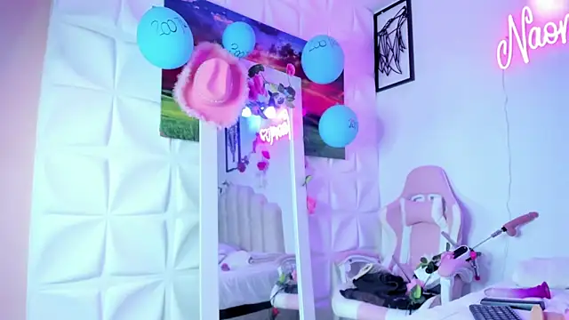 Snapshot of NaomiAsha chatting on 03/16/25, 01:49 NaomiAsha online show from 03/16/25, 01:49