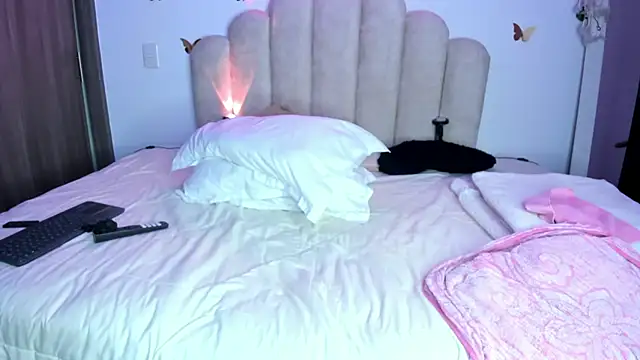 Snapshot of NaomiAsha chatting on 10/24/25, 11:23 NaomiAsha online show from 10/24/25, 11:23