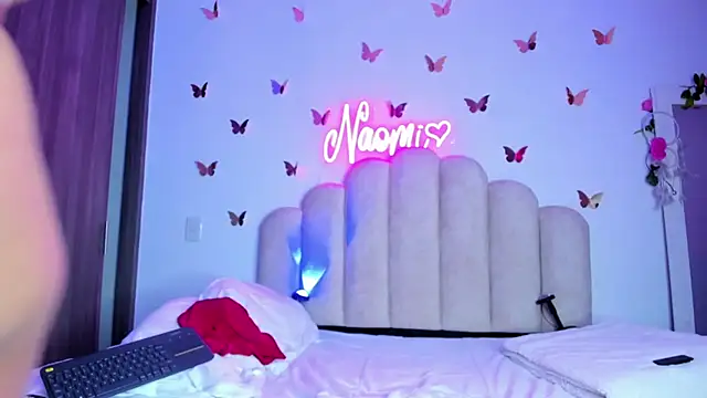 Snapshot of NaomiAsha chatting on 11/20/25, 12:00 NaomiAsha online show from 11/20/25, 12:00