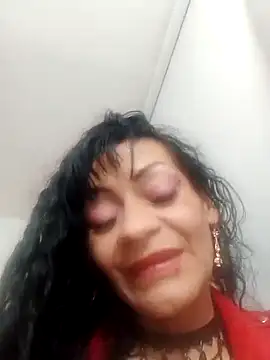 Snapshot of AlexandraJones_ chatting on 03/08/25, 05:17 AlexandraJones online show from 03/08/25, 05:17