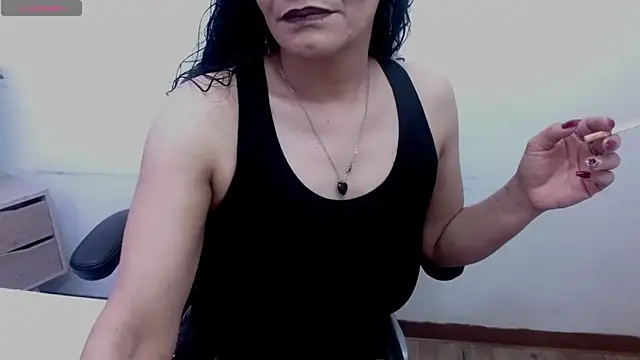 Snapshot of AlexandraJones_ chatting on 11/03/25, 12:24 AlexandraJones online show from 11/03/25, 12:24