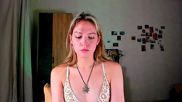 Niky  Jess online show from 12/16/24, 11:22