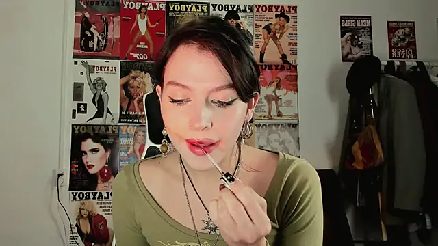 Niky  Jess online show from 11/19/25, 06:52