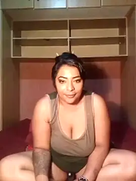 indianstormxo  online show from 12/15/25, 12:48