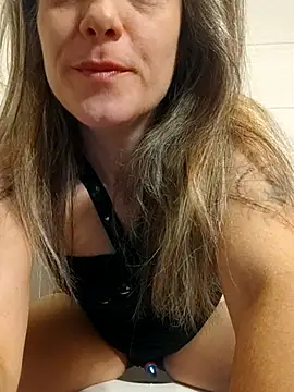 Snapshot of Dark_Angel_22 chatting on 10/06/25, 04:10 Dark Angel 22 online show from 10/06/25, 04:10