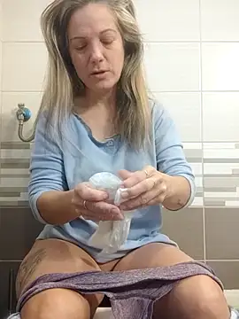 Snapshot of Dark_Angel_22 chatting on 11/08/25, 08:36 Dark Angel 22 online show from 11/08/25, 08:36