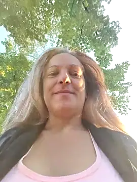 Snapshot of Dark_Angel_22 chatting on 06/18/26, 04:35 Dark Angel 22 online show from 06/18/26, 04:35