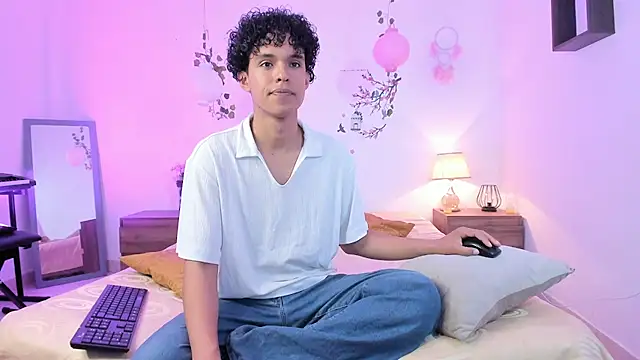 Snapshot of nickolas_moon chatting on 07/19/26, 06:00 nickolas moon online show from 07/19/26, 06:00