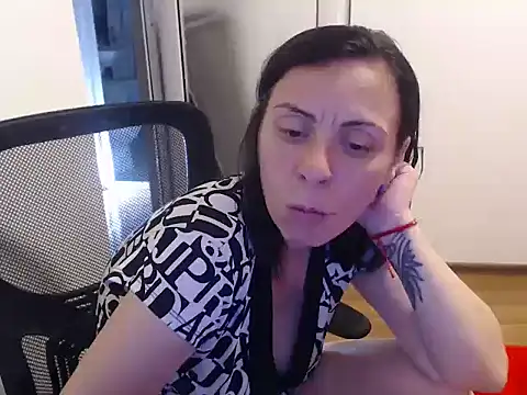 Snapshot of SweetAdela92 chatting on 06/11/26, 08:40 SweetAdela92 online show from 06/11/26, 08:40
