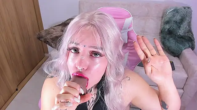 annika taylor online show from 12/24/24, 03:16