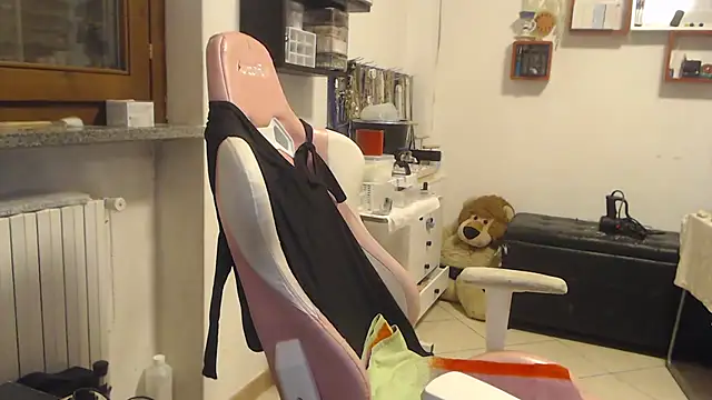 Snapshot of valerysexy chatting on 10/22/25, 09:03 valerysexy online show from 10/22/25, 09:03