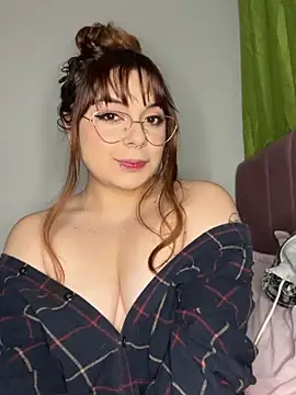 Snapshot of NatyOlson chatting on 03/18/25, 04:15 NatyOlson online show from 03/18/25, 04:15