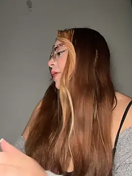 Snapshot of NatyOlson chatting on 10/03/25, 03:36 NatyOlson online show from 10/03/25, 03:36