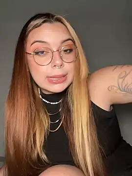 Snapshot of NatyOlson chatting on 10/24/25, 03:36 NatyOlson online show from 10/24/25, 03:36