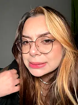 Snapshot of NatyOlson chatting on 10/26/25, 03:01 NatyOlson online show from 10/26/25, 03:01