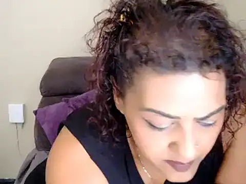 Snapshot of daddyzgal chatting on 10/11/25, 12:15 daddyzgal online show from 10/11/25, 12:15