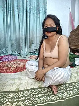 Snapshot of Desi_Best_Anal chatting on 12/14/25, 04:12 Desi Best Anal online show from 12/14/25, 04:12