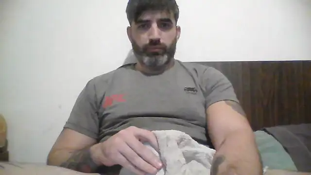 Snapshot of ozzypsico13 chatting on 06/24/26, 02:43 ozzypsico13 online show from 06/24/26, 02:43
