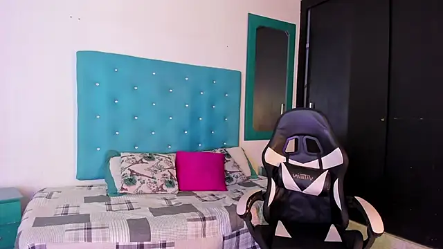 Tasha Sant online show from 09/15/25, 08:47