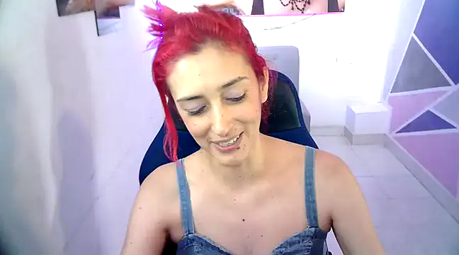 Snapshot of Ruby_Your_Milf chatting on 12/26/24, 08:32 Ruby Your Milf online show from 12/26/24, 08:32