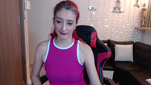 Snapshot of Ruby_Your_Milf chatting on 12/15/25, 07:18 Ruby Your Milf online show from 12/15/25, 07:18