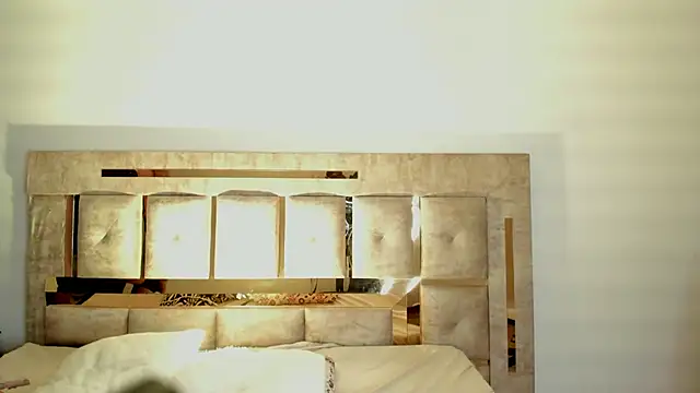 Ari sunshine  online show from 12/05/25, 01:58