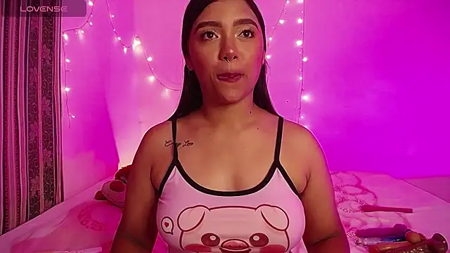 Snapshot of DIANEE_01 chatting on 02/02/25, 12:19 DIANEE 01 online show from 02/02/25, 12:19