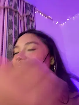 Snapshot of DIANEE_01 chatting on 03/01/25, 03:32 DIANEE 01 online show from 03/01/25, 03:32