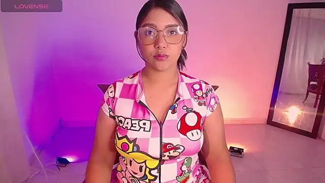 Snapshot of DIANEE_01 chatting on 10/11/25, 02:11 DIANEE 01 online show from 10/11/25, 02:11