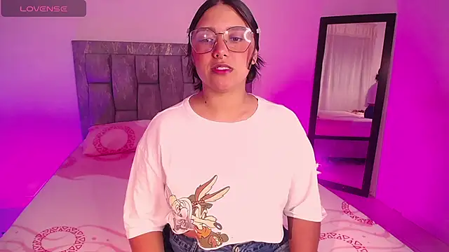 Snapshot of DIANEE_01 chatting on 11/01/25, 09:17 DIANEE 01 online show from 11/01/25, 09:17