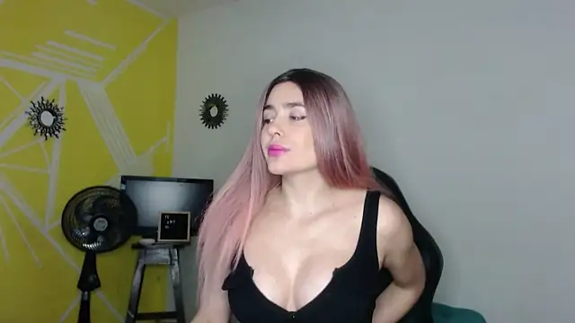 Snapshot of Nikolle_Rouss chatting on 03/14/25, 04:21 Nikolle Rouss online show from 03/14/25, 04:21