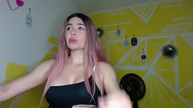 Snapshot of Nikolle_Rouss chatting on 10/15/25, 05:02 Nikolle Rouss online show from 10/15/25, 05:02