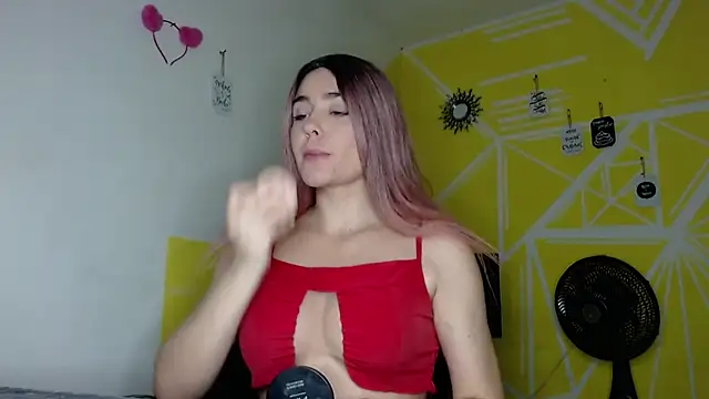 Snapshot of Nikolle_Rouss chatting on 10/16/25, 11:06 Nikolle Rouss online show from 10/16/25, 11:06