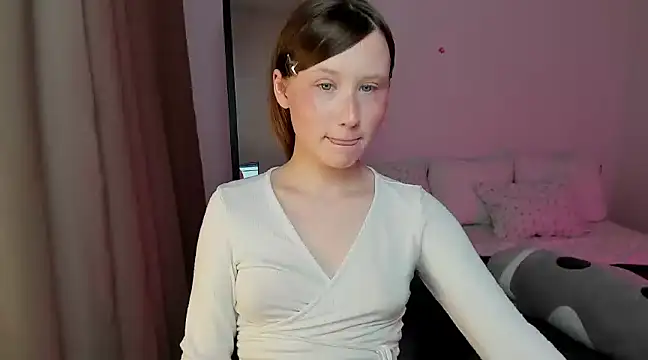 Snapshot of Stella_Sunny chatting on 12/19/24, 07:18 Stella Sunny online show from 12/19/24, 07:18