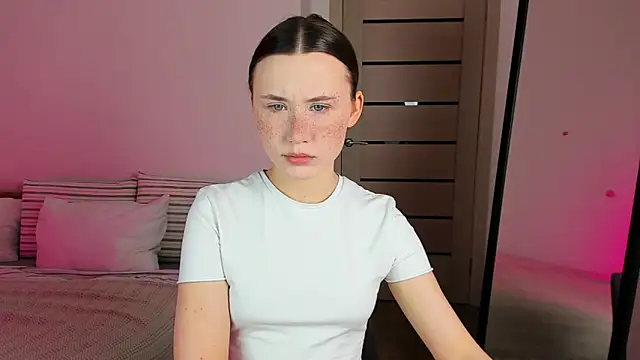 Snapshot of Stella_Sunny chatting on 09/14/25, 03:27 Stella Sunny online show from 09/14/25, 03:27