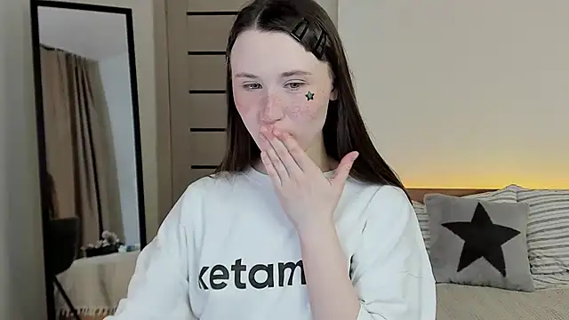 Stella Sunny online show from 04/04/26, 12:42