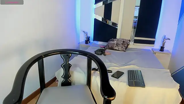 SamanthaFerrer  online show from 12/21/24, 09:04