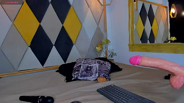 SamanthaFerrer  online show from 03/13/25, 09:48