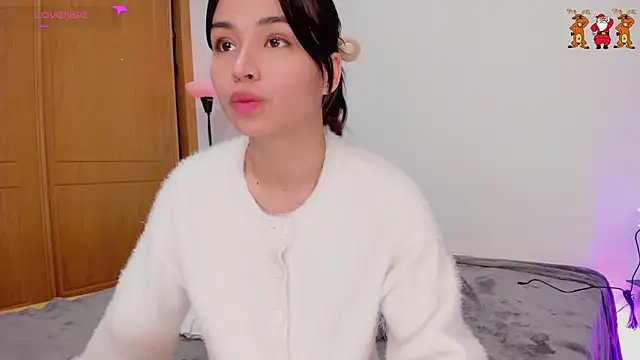 Snapshot of Adriennesexxx chatting on 12/17/24, 02:55 Adriennesexxx online show from 12/17/24, 02:55