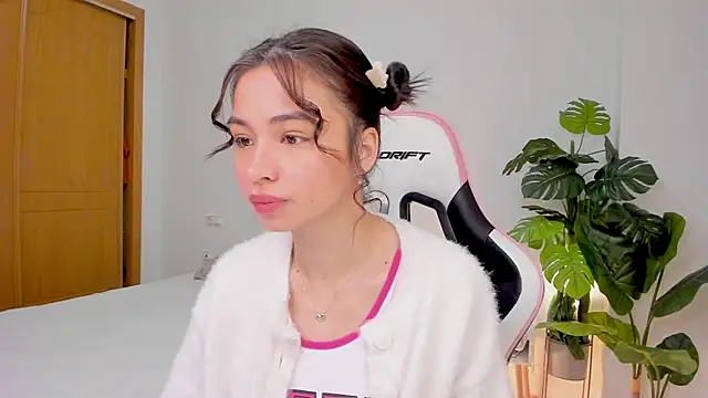 Snapshot of Adriennesexxx chatting on 02/02/25, 10:57 Adriennesexxx online show from 02/02/25, 10:57