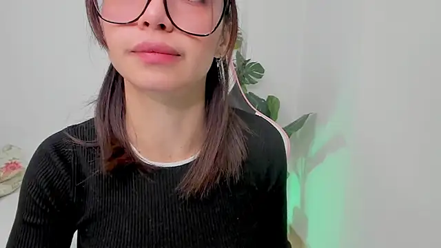 Snapshot of Adriennesexxx chatting on 02/05/25, 10:51 Adriennesexxx online show from 02/05/25, 10:51