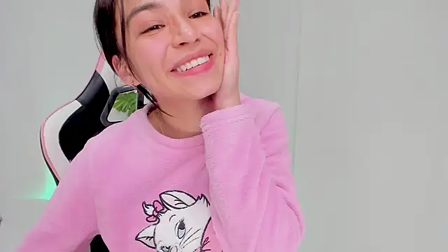 Snapshot of Adriennesexxx chatting on 02/05/25, 01:54 Adriennesexxx online show from 02/05/25, 01:54