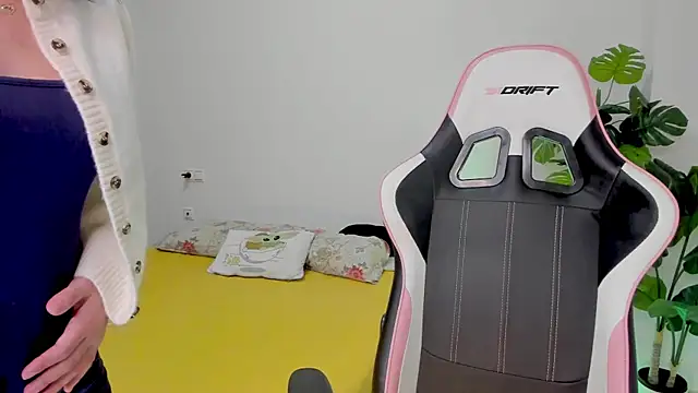 Snapshot of Adriennesexxx chatting on 02/06/25, 05:51 Adriennesexxx online show from 02/06/25, 05:51