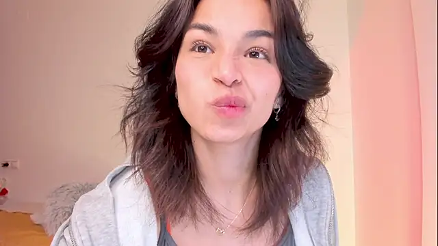 Snapshot of Adriennesexxx chatting on 03/09/25, 04:22 Adriennesexxx online show from 03/09/25, 04:22