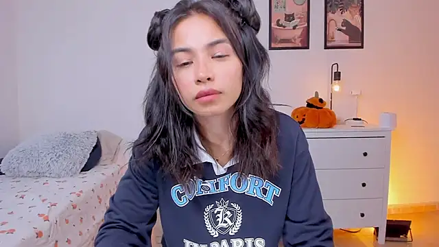 Snapshot of Adriennesexxx chatting on 10/01/25, 05:30 Adriennesexxx online show from 10/01/25, 05:30